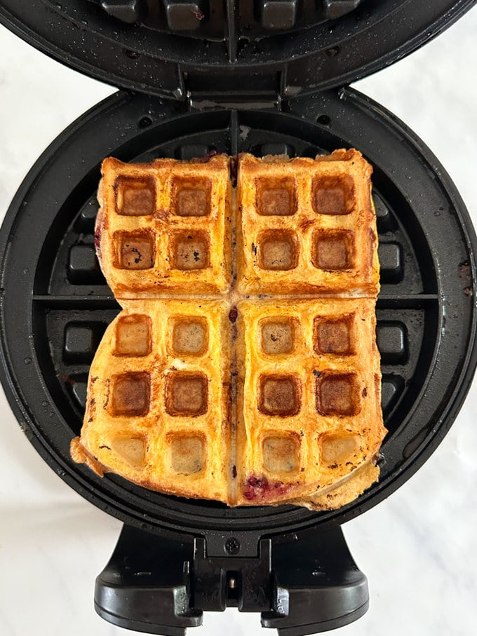 https://www.myfussyeater.com/wp-content/uploads/2023/08/Waffle-French-Toast_08.jpg